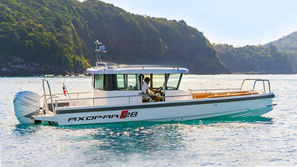 Axopar 28 - Speed Boat Charter Phuket - Boat in the Bay