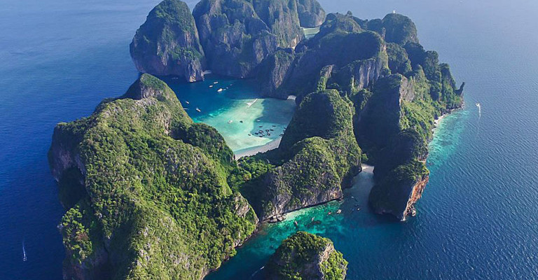 Phi Phi Islands Day Tour by Private Yacht - Itineraries - Boat in the Bay